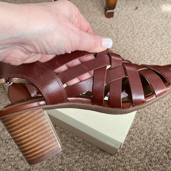 Brown sandals with a heal! Wear with any lenth dress, jeans or pants! - Picture 2 of 4